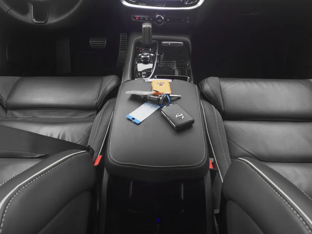 2.0 T6 Recharge AWD R-Design | CAMERA | KEYLESS | STOELVERWARMING
