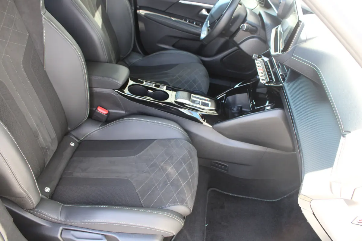 EV GT Pack 50 kWh | Fase 3 laden | SOH 92% | Navigatie | Camera | 18 Inch lichtmetaal | Alcantara | Full LED | 62.000km |