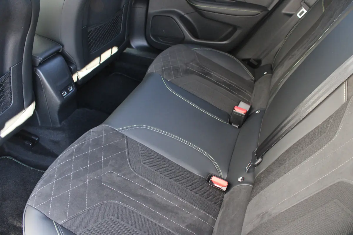 EV GT Pack 50 kWh | Fase 3 laden | SOH 92% | Navigatie | Camera | 18 Inch lichtmetaal | Alcantara | Full LED | 62.000km |