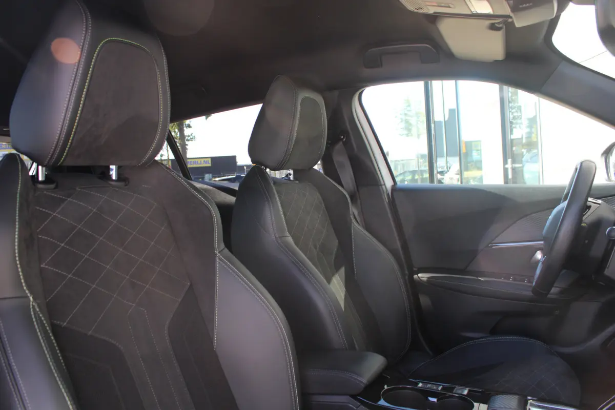 EV GT Pack 50 kWh | Fase 3 laden | SOH 92% | Navigatie | Camera | 18 Inch lichtmetaal | Alcantara | Full LED | 62.000km |