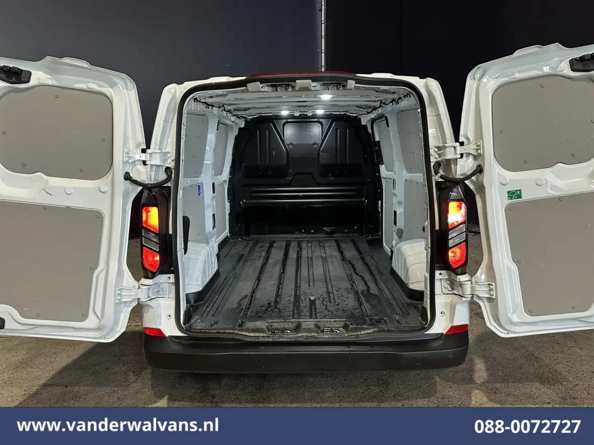 2.0 TDCI 136pk L2H1 Euro6 Airco | Camera | LED | Apple Carplay | Cruisecontrol Android Auto, Verwarmde voorruit, Parkeersensoren, Bijrijdersbank, 2740kg trekvermogen