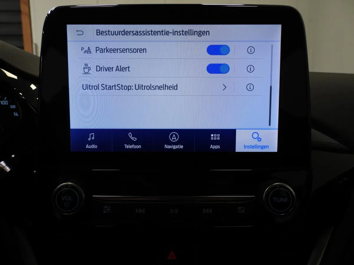 1.0 EcoBoost Hybrid Titanium NAVI/CLIMA/LED/PDC/15"LMV!