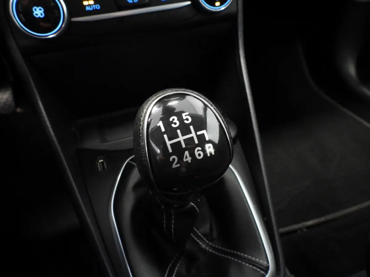1.0 EcoBoost Hybrid Titanium NAVI/CLIMA/LED/PDC/15"LMV!