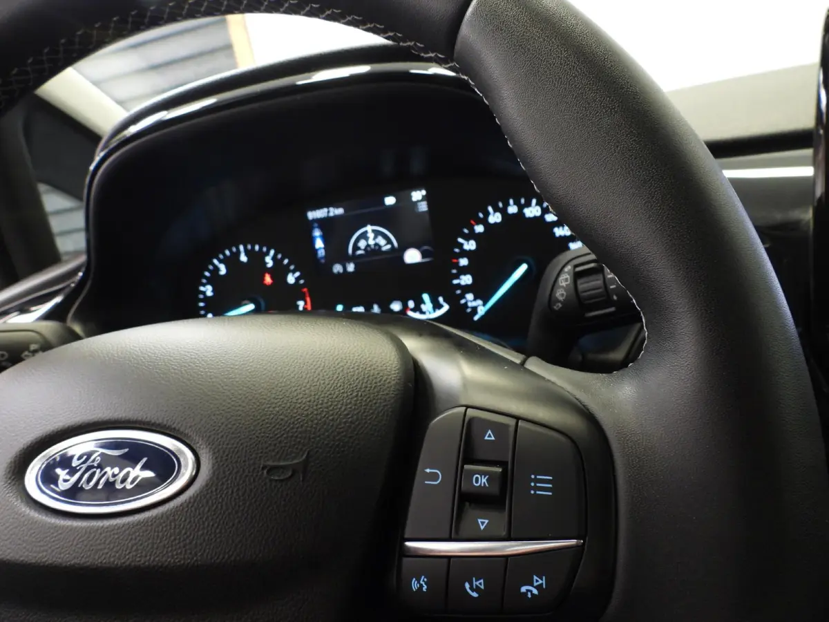 1.0 EcoBoost Hybrid Titanium NAVI/CLIMA/LED/PDC/15"LMV!