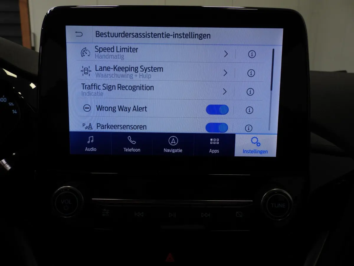 1.0 EcoBoost Hybrid Titanium NAVI/CLIMA/LED/PDC/15"LMV!
