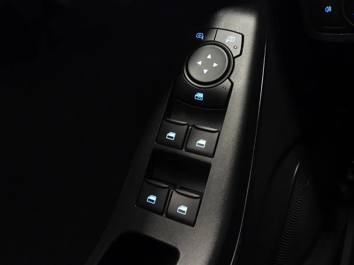 1.0 EcoBoost Hybrid Titanium NAVI/CLIMA/LED/PDC/15"LMV!