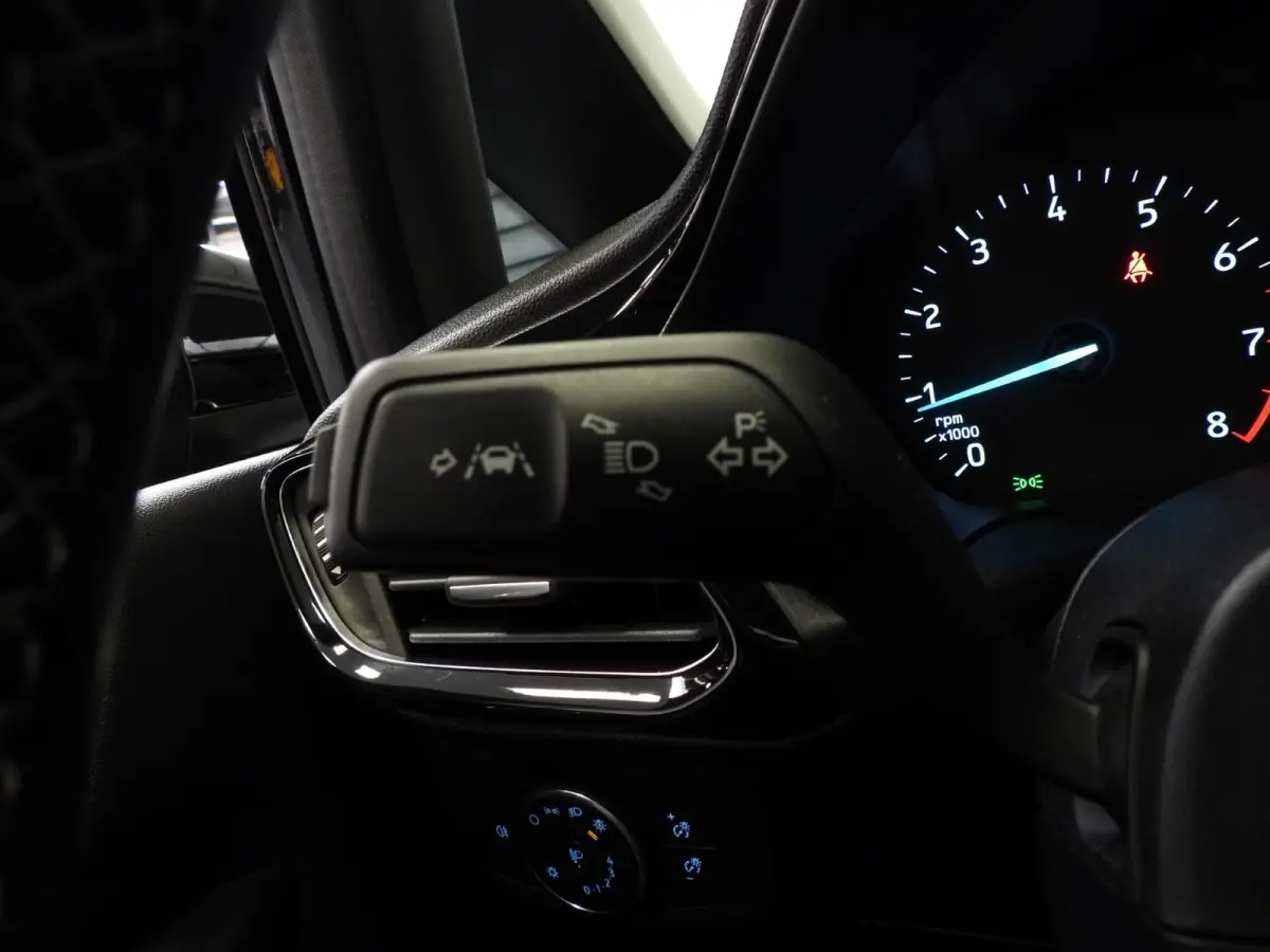 1.0 EcoBoost Hybrid Titanium NAVI/CLIMA/LED/PDC/15"LMV!