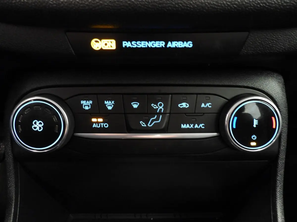 1.0 EcoBoost Hybrid Titanium NAVI/CLIMA/LED/PDC/15"LMV!
