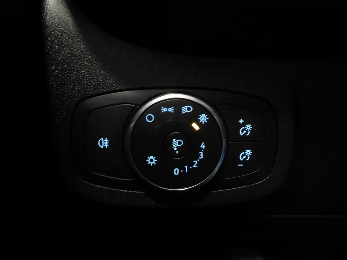 1.0 EcoBoost Hybrid Titanium NAVI/CLIMA/LED/PDC/15"LMV!