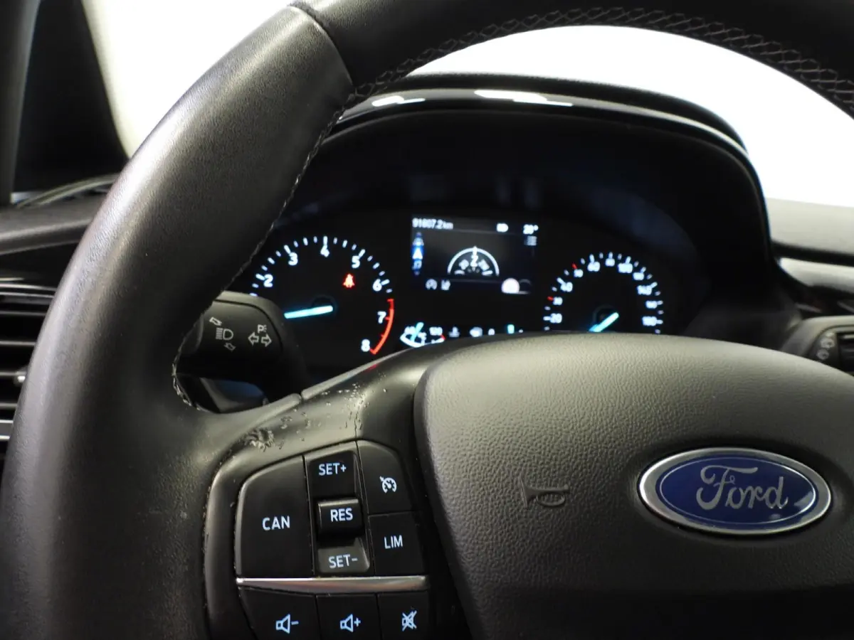 1.0 EcoBoost Hybrid Titanium NAVI/CLIMA/LED/PDC/15"LMV!