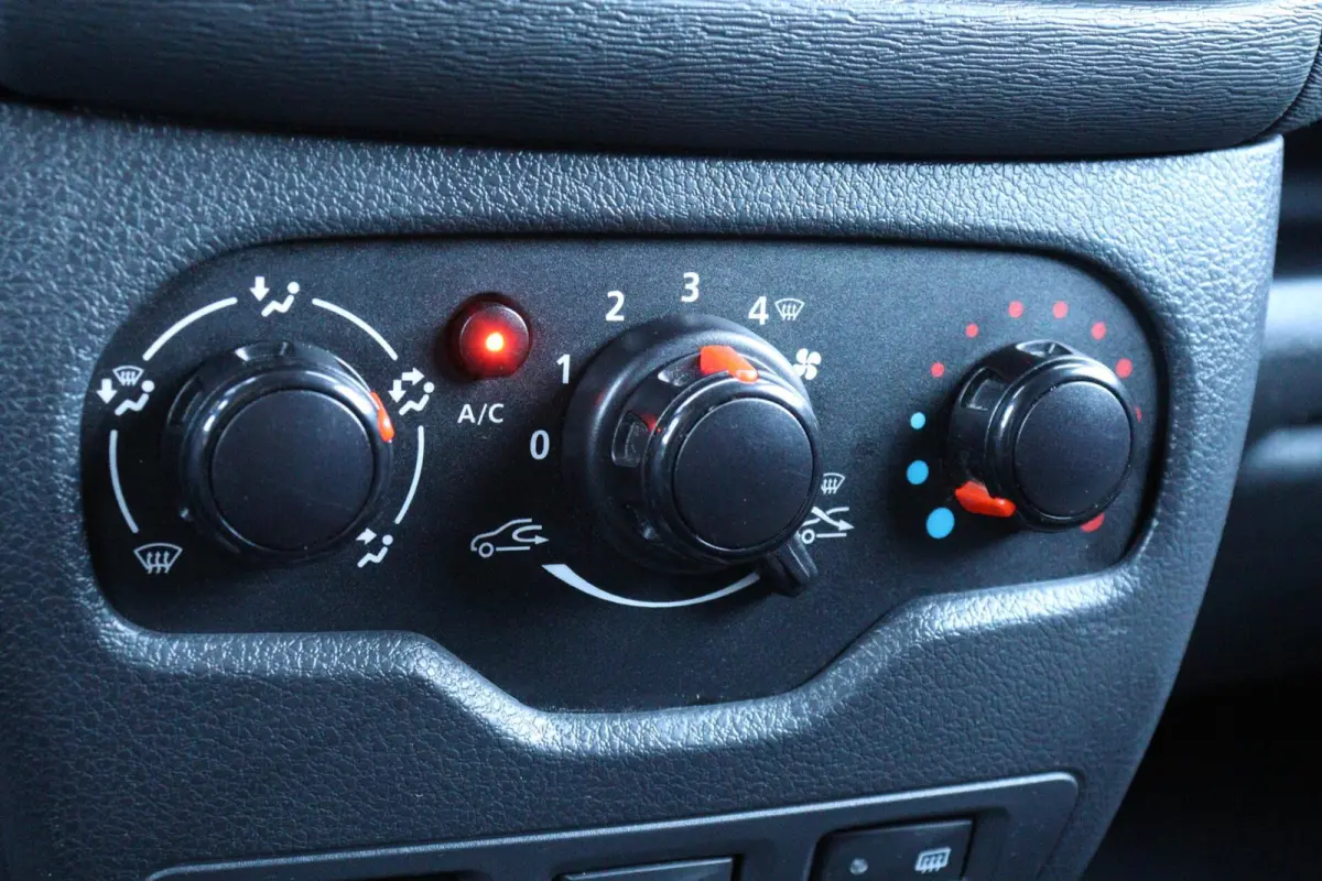 bestel 1.5 dCi l NAVI l IMPERIAAL l AIRCO l TREKHAAK