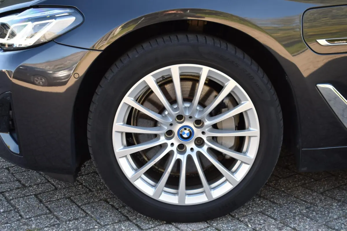 530e Business Edition Plus | Pano | Laser | Leder |