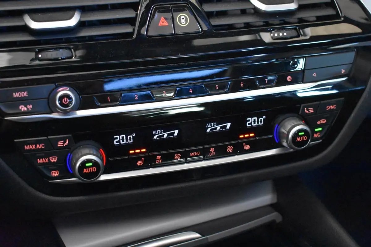 530e Business Edition Plus | Pano | Laser | Leder |