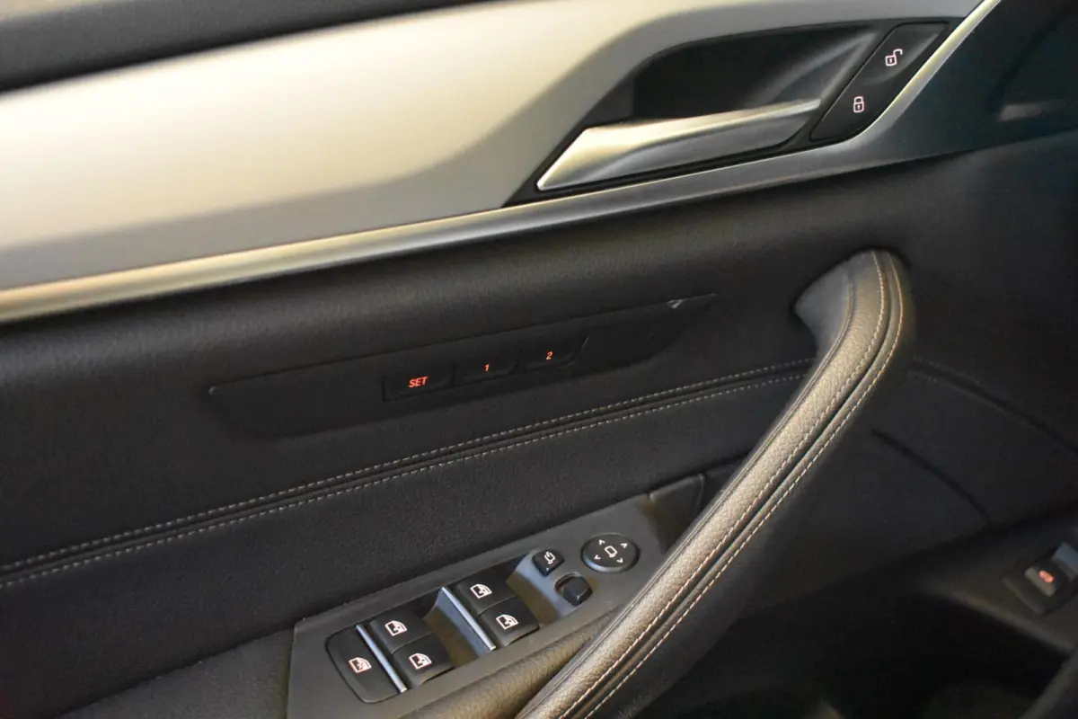 530e Business Edition Plus | Pano | Laser | Leder |