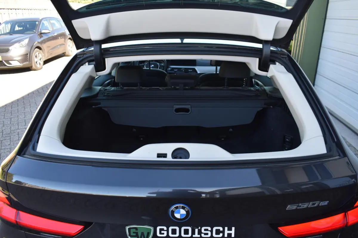 530e Business Edition Plus | Pano | Laser | Leder |