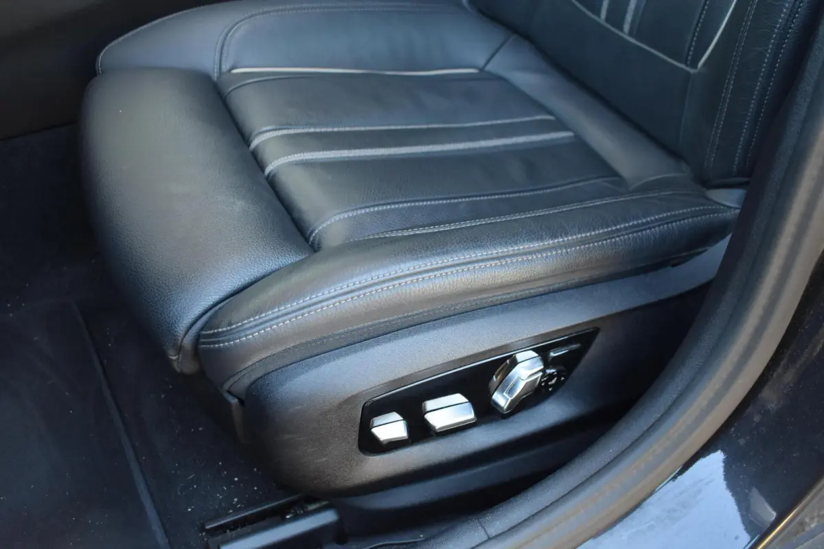 530e Business Edition Plus | Pano | Laser | Leder |