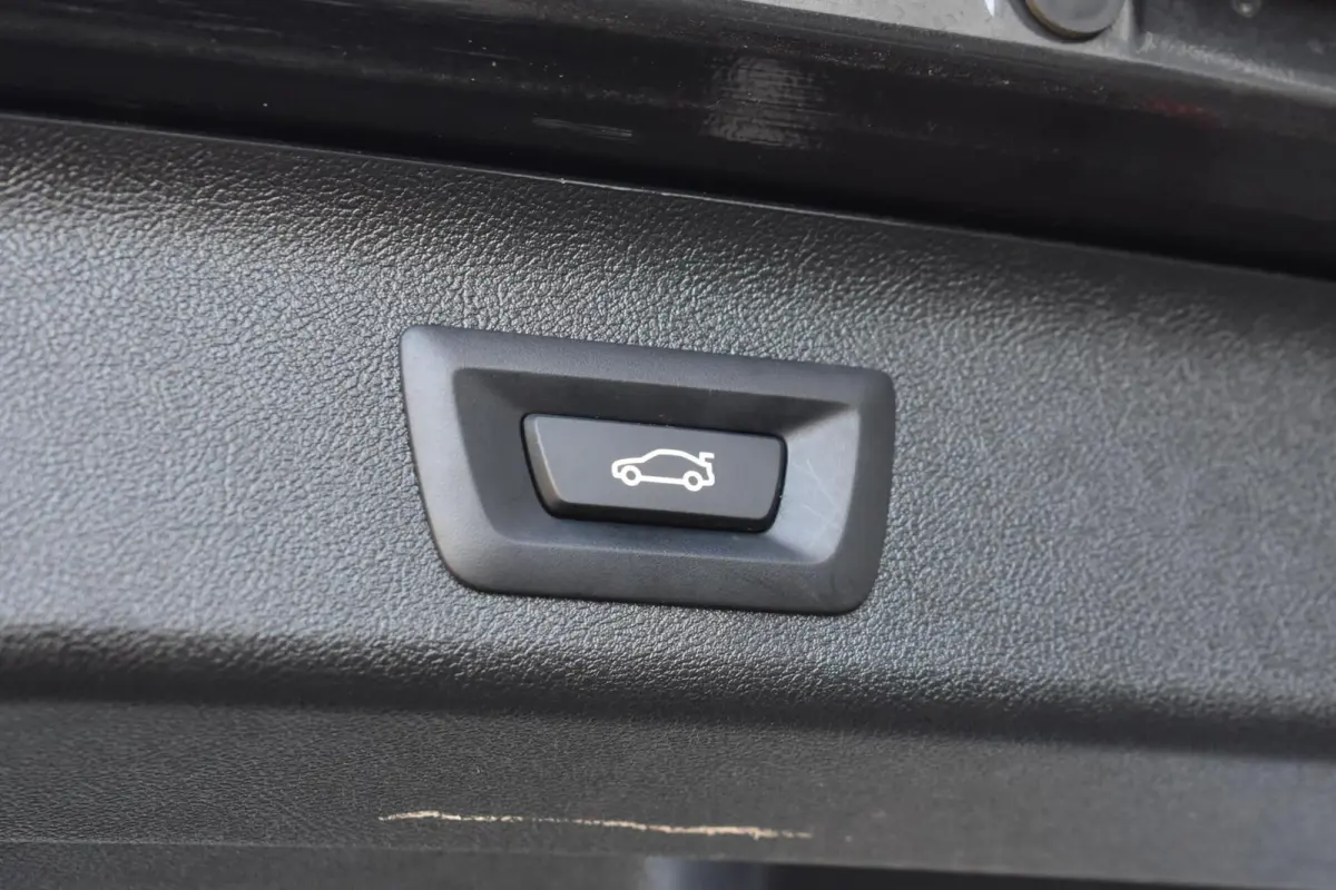 530e Business Edition Plus | Pano | Laser | Leder |