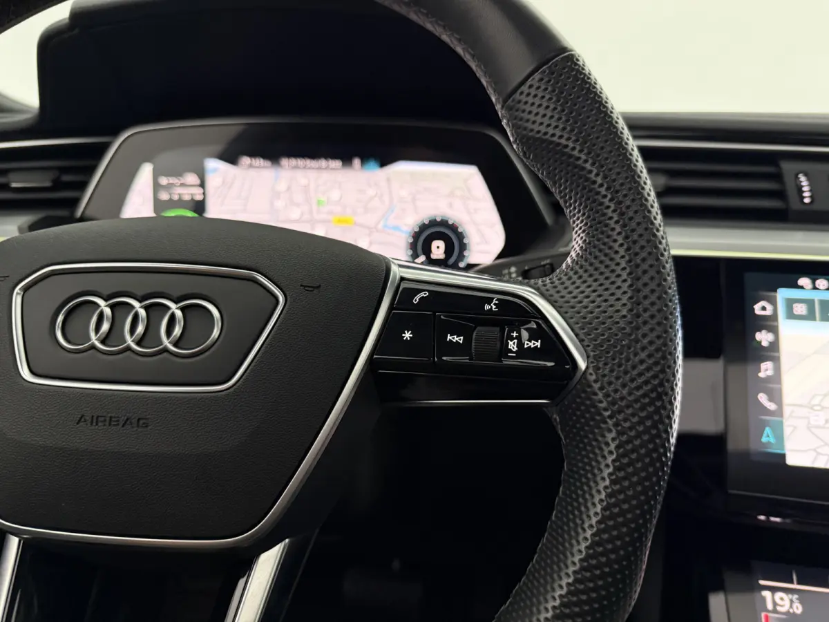 55 quattro S-Line 95 kWh | Snelladen | SOH 91% | Pano | Sfeer | Virtual | Memory | Camera | Cruise | Carplay | Trekhaak | NAP