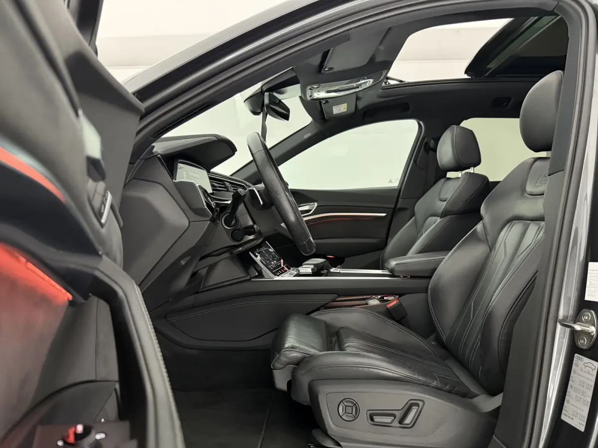 55 quattro S-Line 95 kWh | Snelladen | SOH 91% | Pano | Sfeer | Virtual | Memory | Camera | Cruise | Carplay | Trekhaak | NAP
