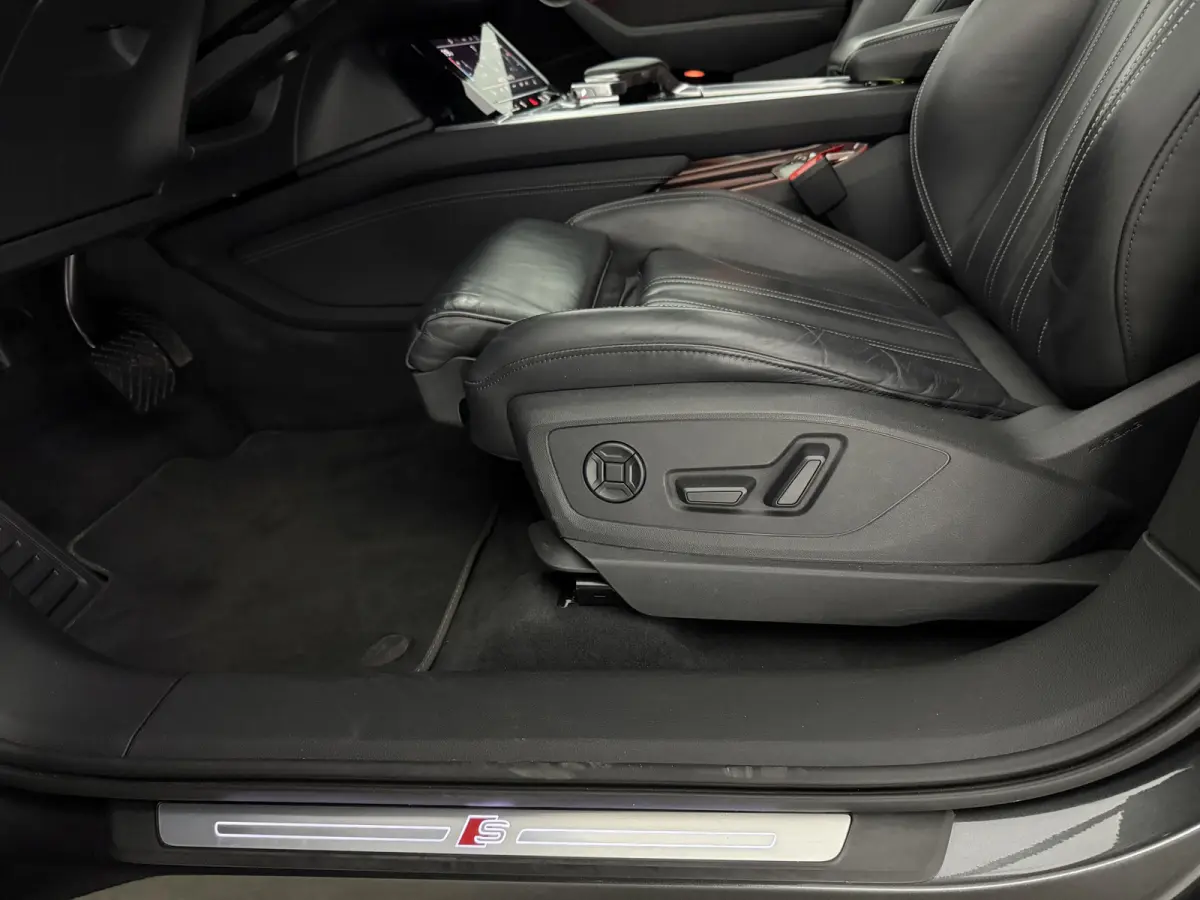 55 quattro S-Line 95 kWh | Snelladen | SOH 91% | Pano | Sfeer | Virtual | Memory | Camera | Cruise | Carplay | Trekhaak | NAP