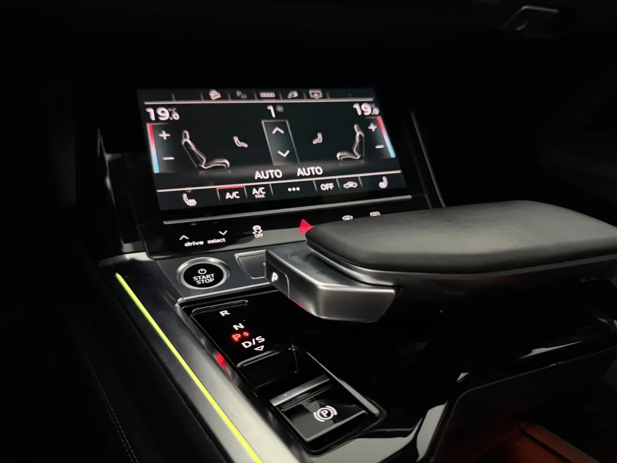 55 quattro S-Line 95 kWh | Snelladen | SOH 91% | Pano | Sfeer | Virtual | Memory | Camera | Cruise | Carplay | Trekhaak | NAP
