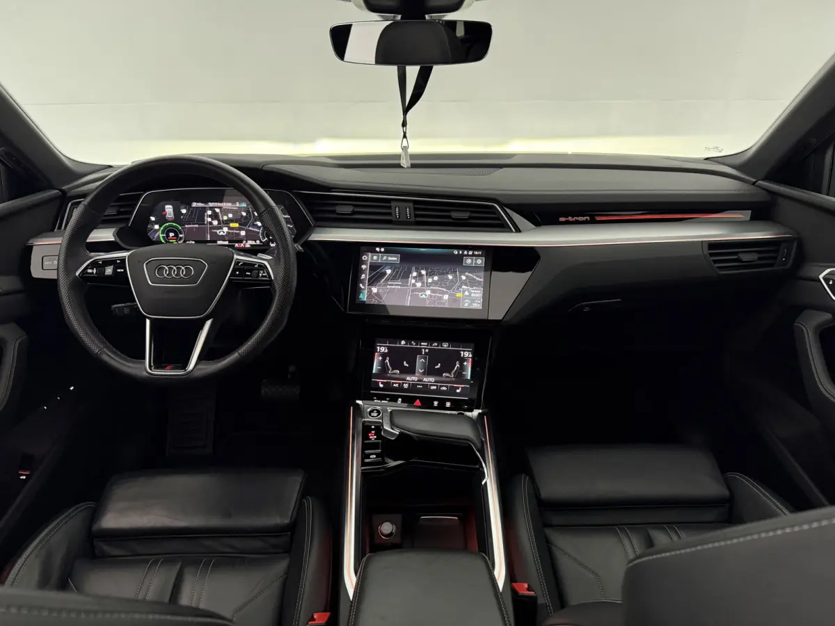 55 quattro S-Line 95 kWh | Snelladen | SOH 91% | Pano | Sfeer | Virtual | Memory | Camera | Cruise | Carplay | Trekhaak | NAP