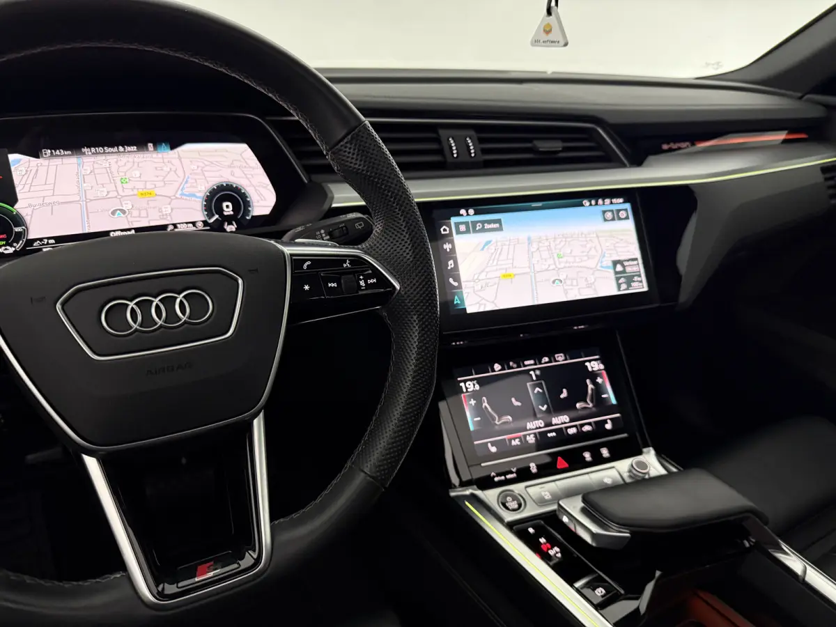 55 quattro S-Line 95 kWh | Snelladen | SOH 91% | Pano | Sfeer | Virtual | Memory | Camera | Cruise | Carplay | Trekhaak | NAP