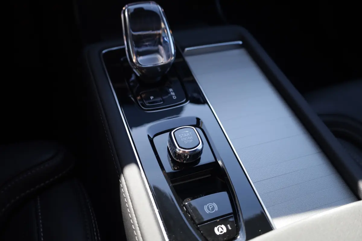 2.0 T8 Plug-in hybrid AWD Ultra Black Edition 7-Pers. | PANO | 360° | B&W | LUCHTVERING | STOELMASSAGE | STOELVENT. | STOEL- EN STUURVERW. | TREKHAAK