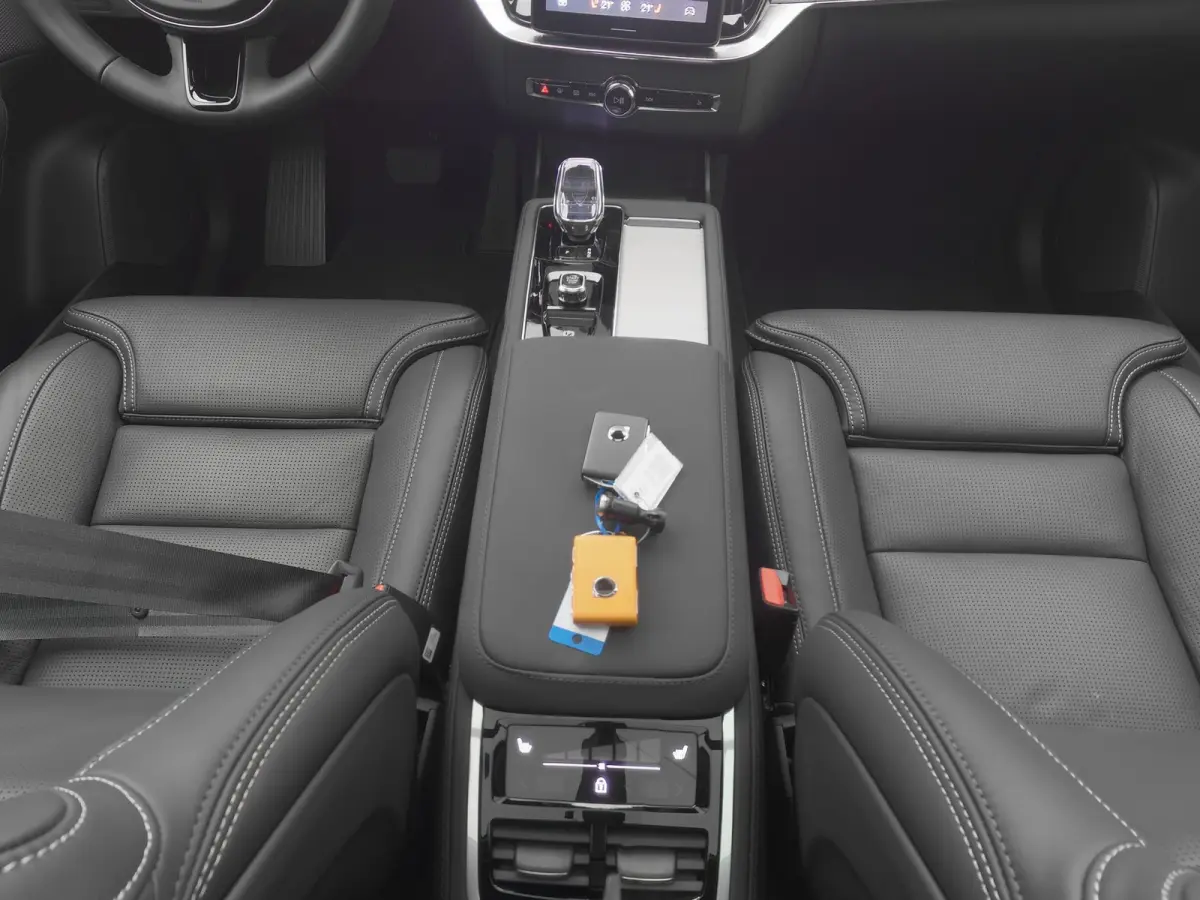 2.0 T8 Plug-in hybrid AWD Ultra Black Edition 7-Pers. | PANO | 360° | B&W | LUCHTVERING | STOELMASSAGE | STOELVENT. | STOEL- EN STUURVERW. | TREKHAAK