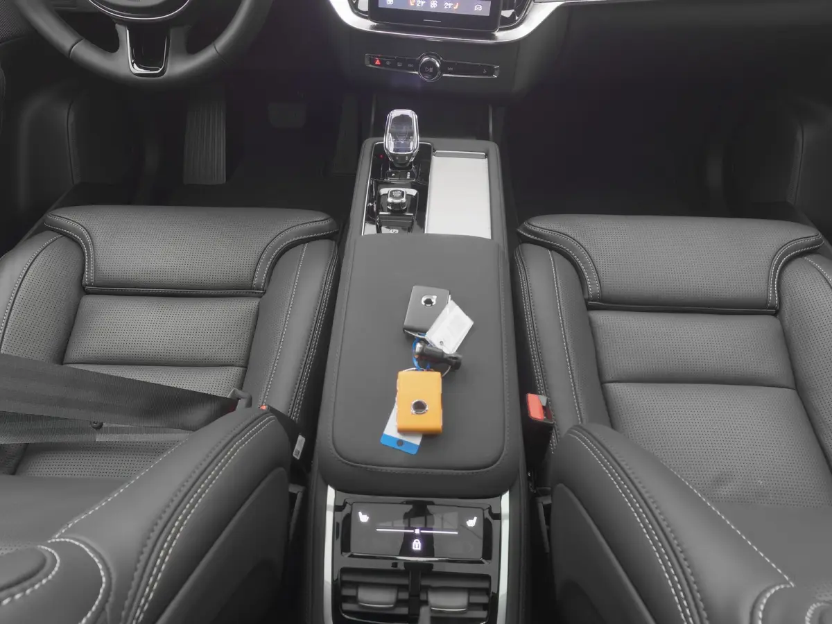 2.0 T8 Plug-in hybrid AWD Ultra Black Edition 7-Pers. | PANO | 360° | B&W | LUCHTVERING | STOELMASSAGE | STOELVENT. | STOEL- EN STUURVERW. | TREKHAAK