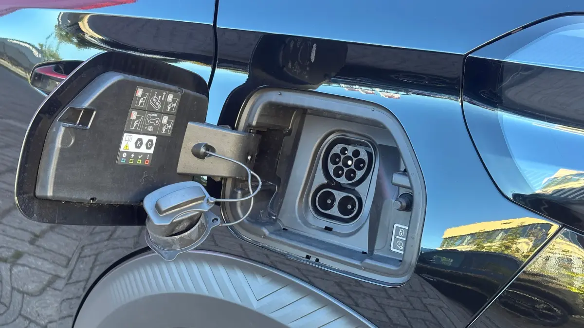 Business 113pk Comfort Range 44 kWh | Apple Carplay / Android Auto | Navigatie | Cruise Control | Parkeersensoren Achter | Lane Assist | Verkeersborden Herkenning | Anti Blokkeer Systeem | A