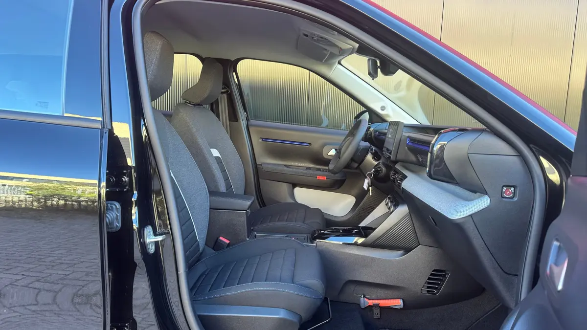 Business 113pk Comfort Range 44 kWh | Apple Carplay / Android Auto | Navigatie | Cruise Control | Parkeersensoren Achter | Lane Assist | Verkeersborden Herkenning | Anti Blokkeer Systeem | A