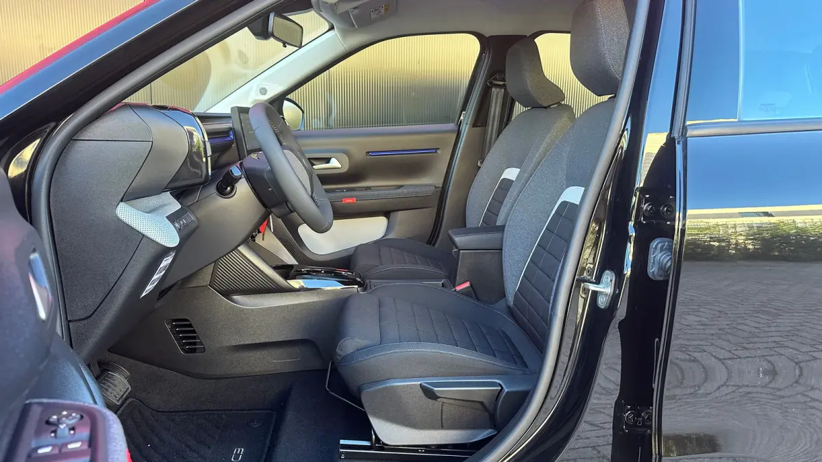 Business 113pk Comfort Range 44 kWh | Apple Carplay / Android Auto | Navigatie | Cruise Control | Parkeersensoren Achter | Lane Assist | Verkeersborden Herkenning | Anti Blokkeer Systeem | A