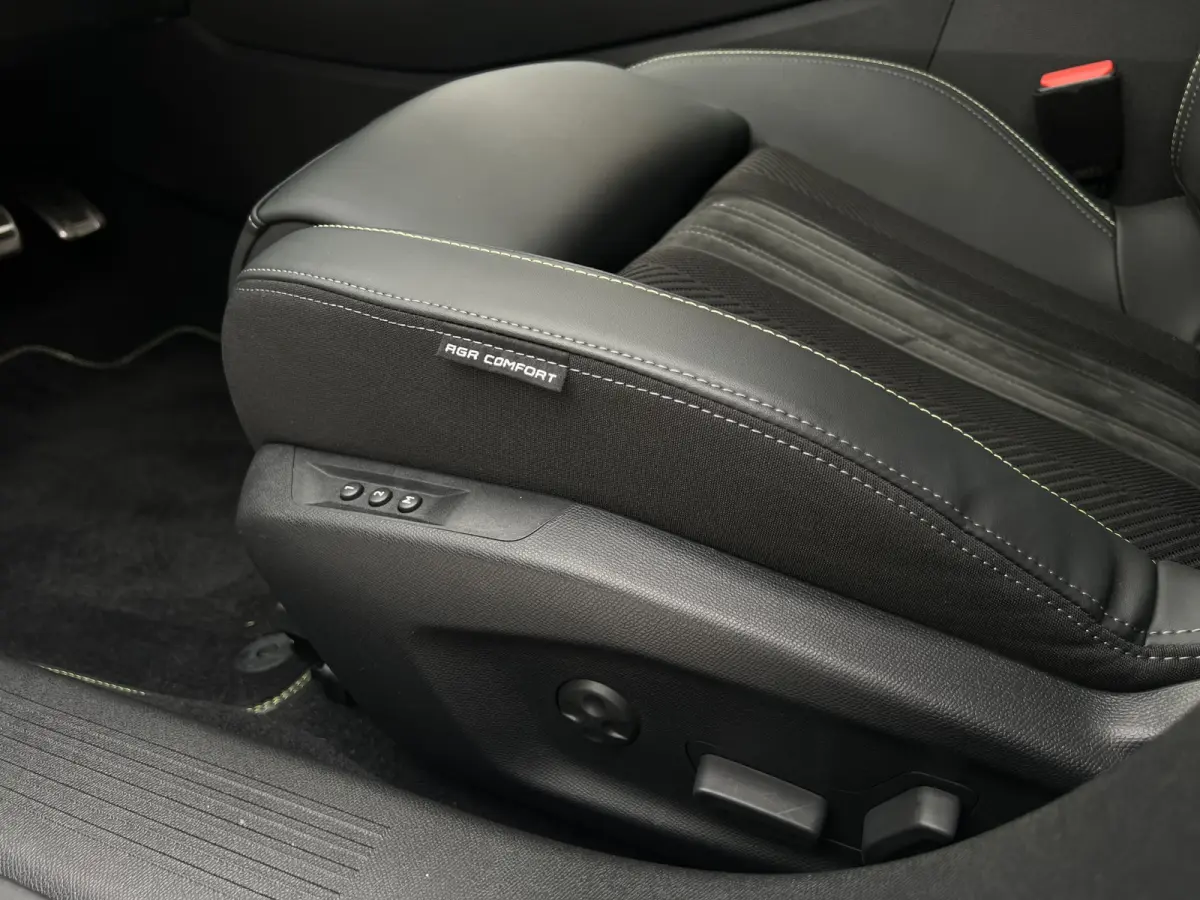 Plug-in Hybrid 225 GT | Automaat | Panoramadak | AGR Comfort Stoelen | Zeer luxe!