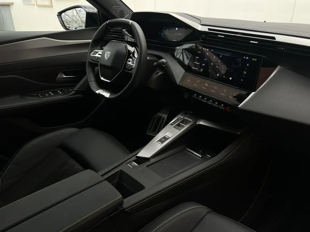 Plug-in Hybrid 225 GT | Automaat | Panoramadak | AGR Comfort Stoelen | Zeer luxe!