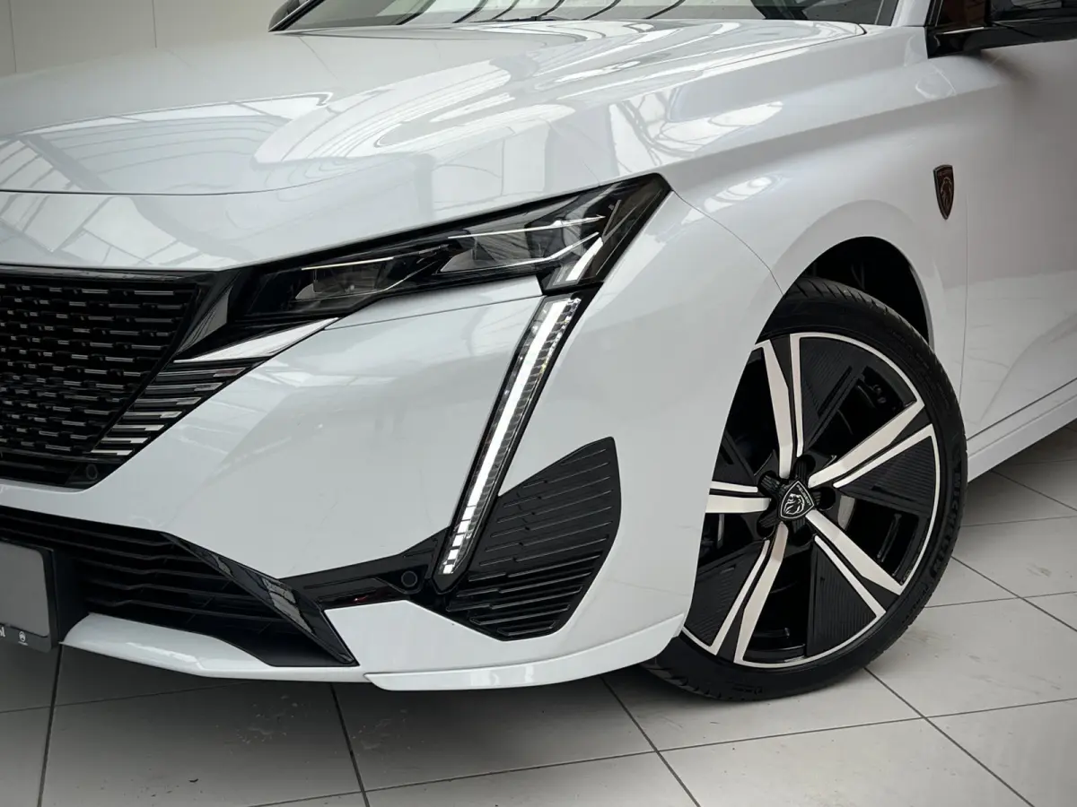 Plug-in Hybrid 225 GT | Automaat | Panoramadak | AGR Comfort Stoelen | Zeer luxe!