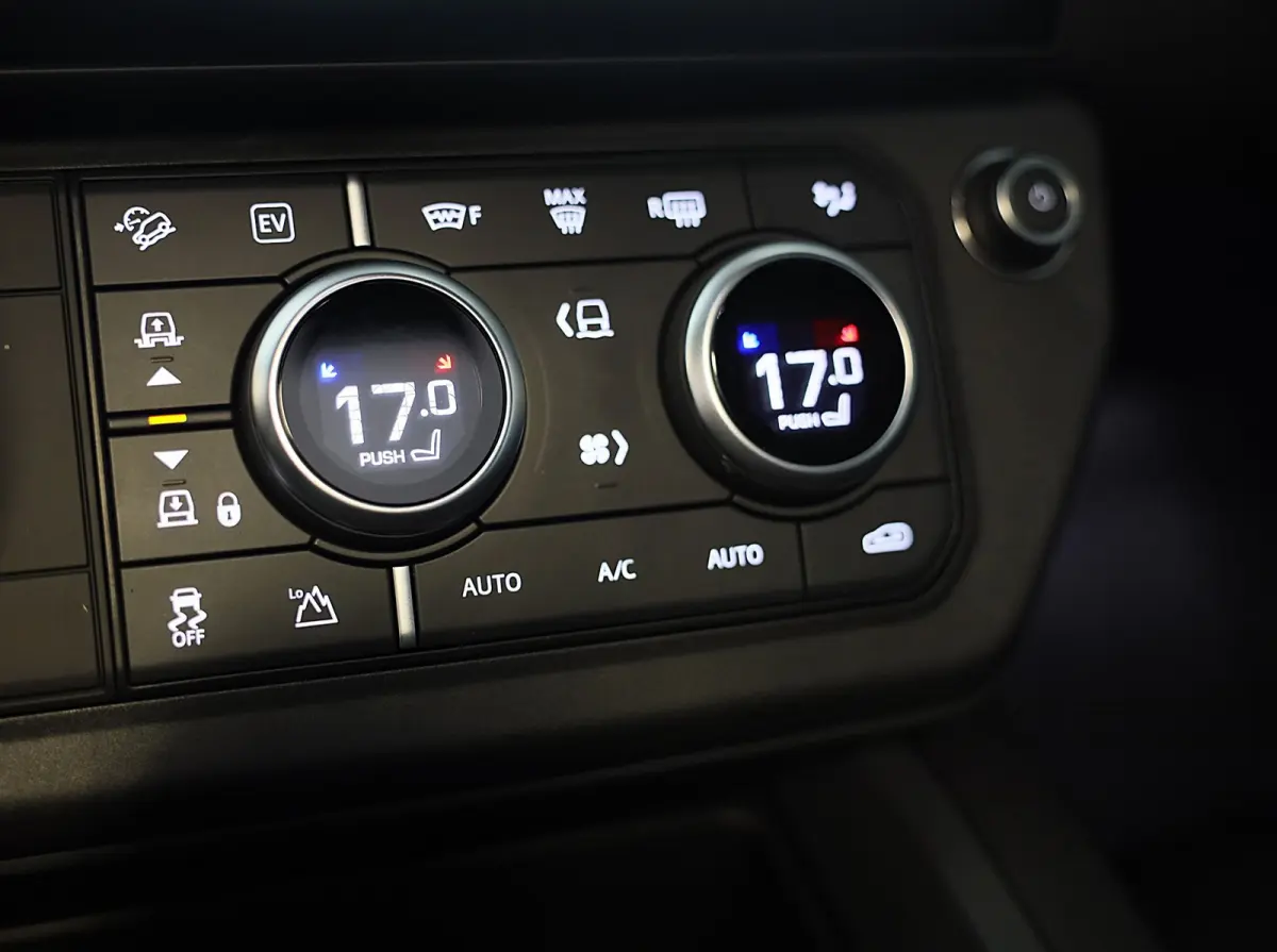 2.0 P300e 110 X-Dynamic SE FACELIFT / Memory / Leder / Meridian / Acc / 360 Camera / Open Panoramadak