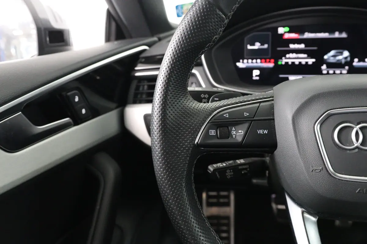 40 TFSI S edition | S-Line | Adaptive Cruise | Trekhaak Wegkl. | Stoelverwarming | Keyless | Camera | Elektr Achterklep | S-Line