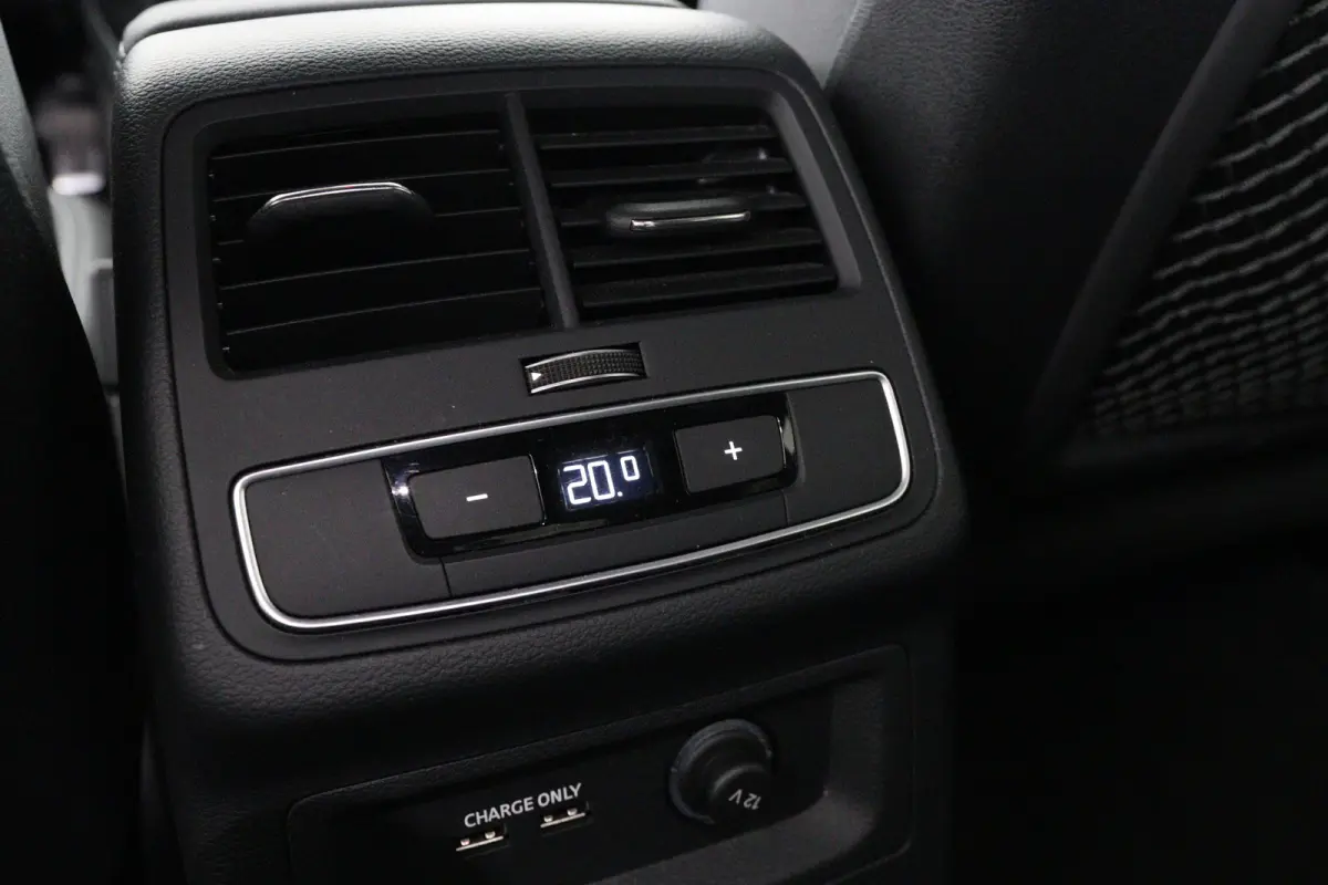 40 TFSI S edition | S-Line | Adaptive Cruise | Trekhaak Wegkl. | Stoelverwarming | Keyless | Camera | Elektr Achterklep | S-Line