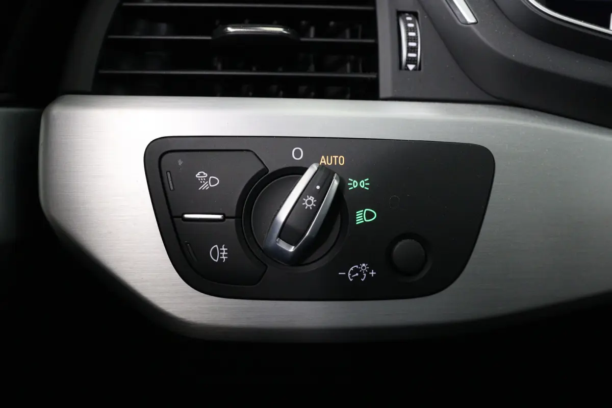40 TFSI S edition | S-Line | Adaptive Cruise | Trekhaak Wegkl. | Stoelverwarming | Keyless | Camera | Elektr Achterklep | S-Line