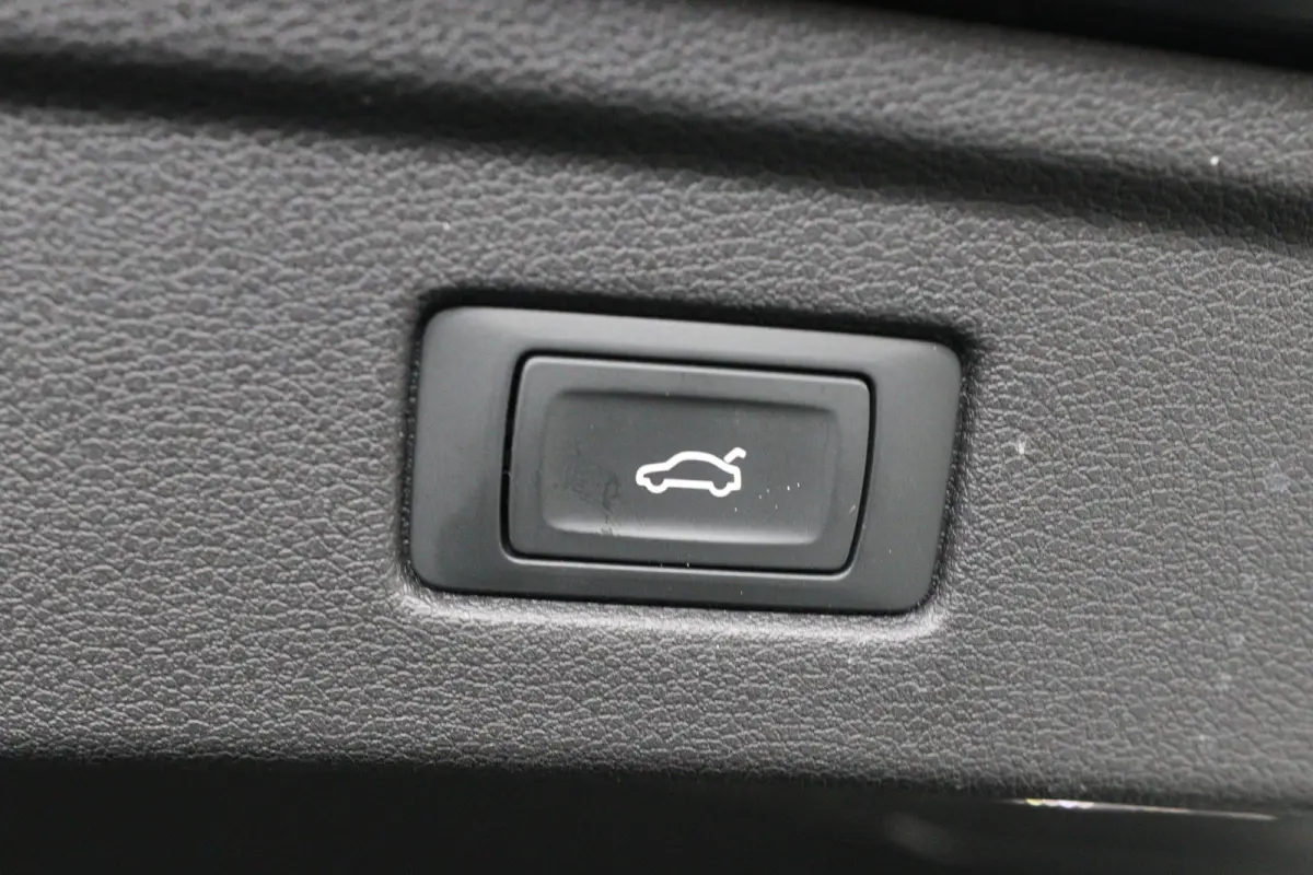 40 TFSI S edition | S-Line | Adaptive Cruise | Trekhaak Wegkl. | Stoelverwarming | Keyless | Camera | Elektr Achterklep | S-Line