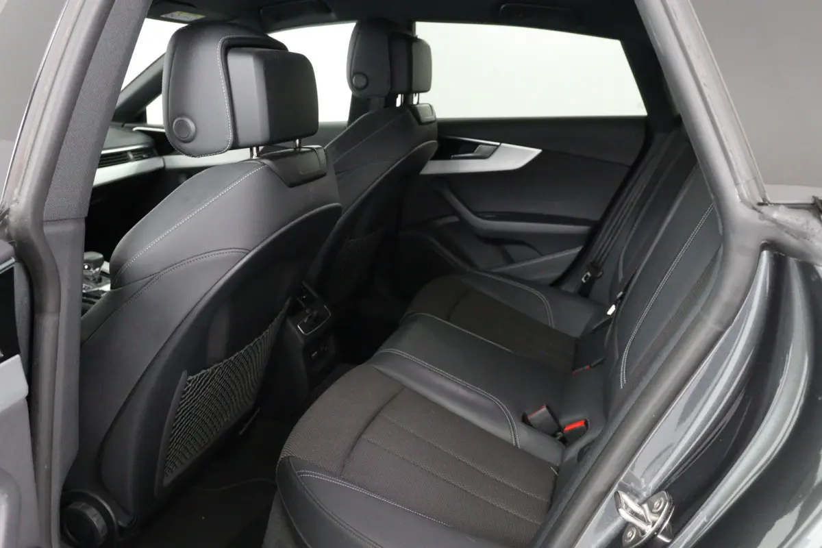 40 TFSI S edition | S-Line | Adaptive Cruise | Trekhaak Wegkl. | Stoelverwarming | Keyless | Camera | Elektr Achterklep | S-Line