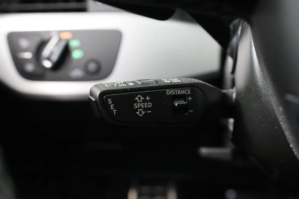 40 TFSI S edition | S-Line | Adaptive Cruise | Trekhaak Wegkl. | Stoelverwarming | Keyless | Camera | Elektr Achterklep | S-Line