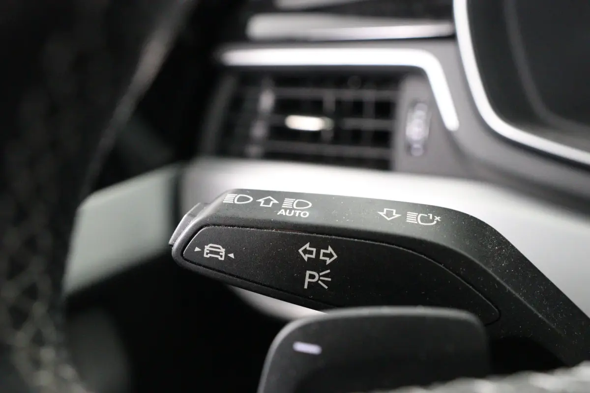 40 TFSI S edition | S-Line | Adaptive Cruise | Trekhaak Wegkl. | Stoelverwarming | Keyless | Camera | Elektr Achterklep | S-Line