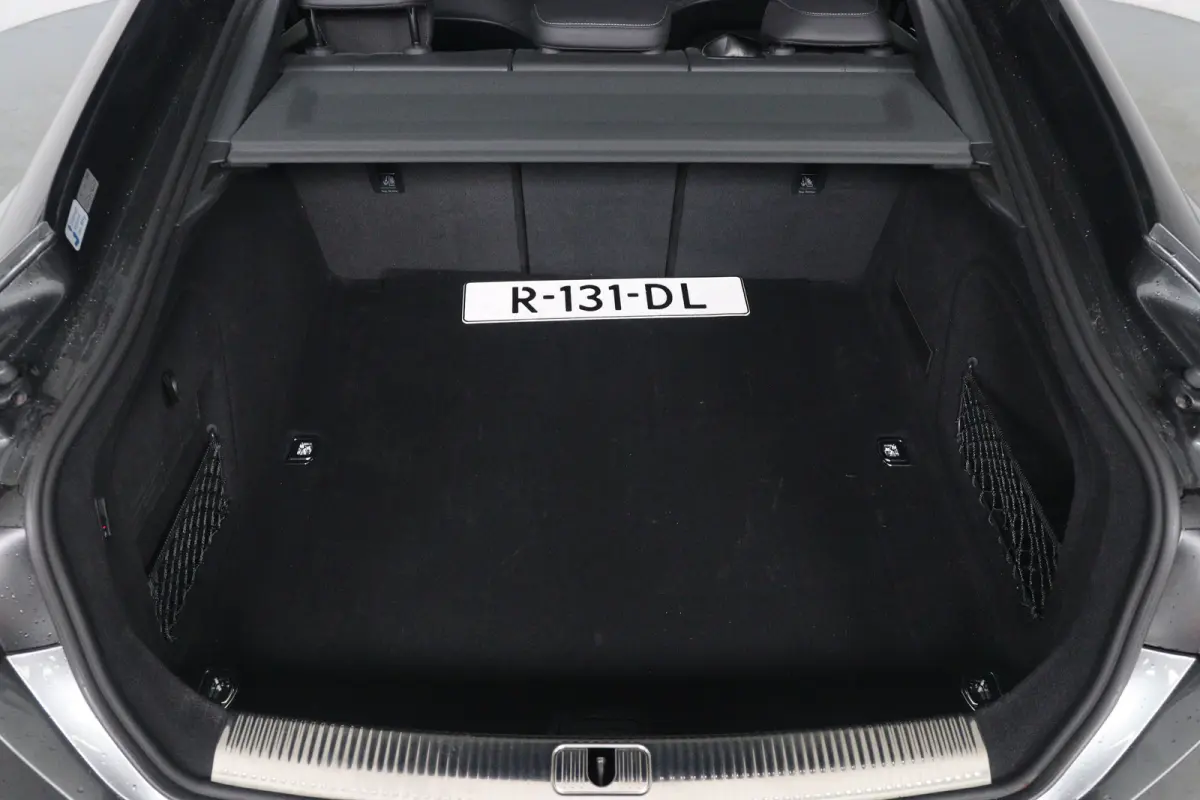 40 TFSI S edition | S-Line | Adaptive Cruise | Trekhaak Wegkl. | Stoelverwarming | Keyless | Camera | Elektr Achterklep | S-Line