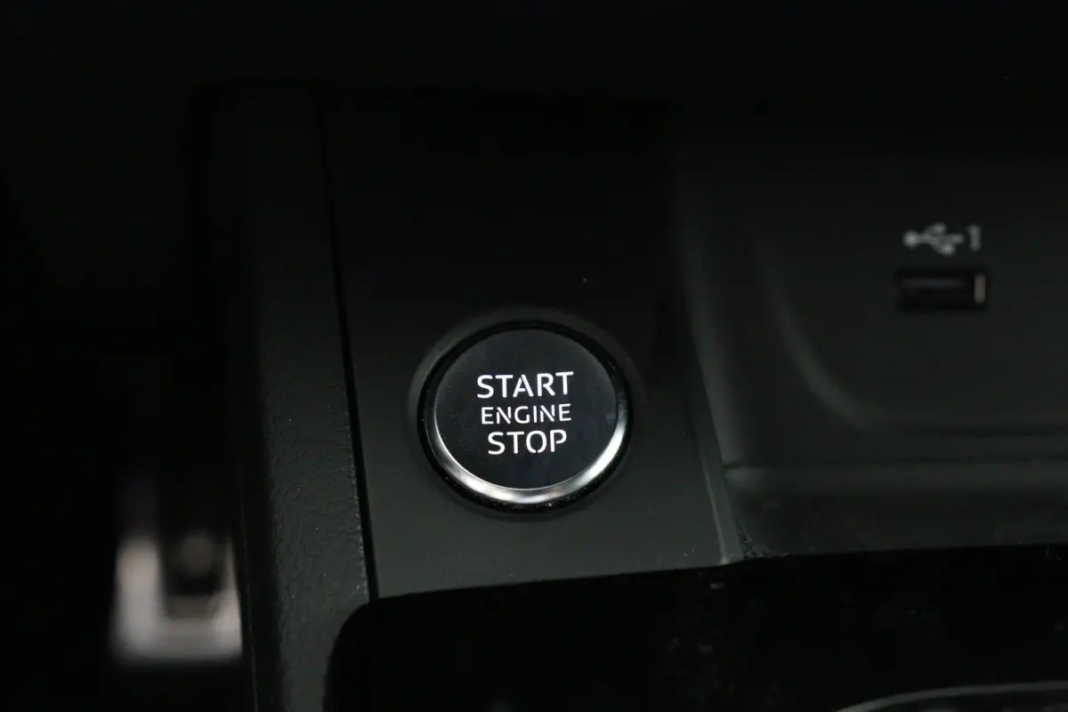 40 TFSI S edition | S-Line | Adaptive Cruise | Trekhaak Wegkl. | Stoelverwarming | Keyless | Camera | Elektr Achterklep | S-Line