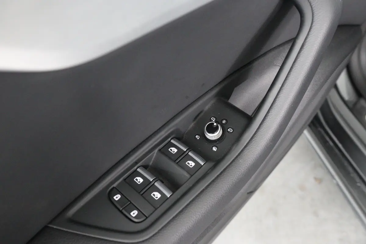 40 TFSI S edition | S-Line | Adaptive Cruise | Trekhaak Wegkl. | Stoelverwarming | Keyless | Camera | Elektr Achterklep | S-Line