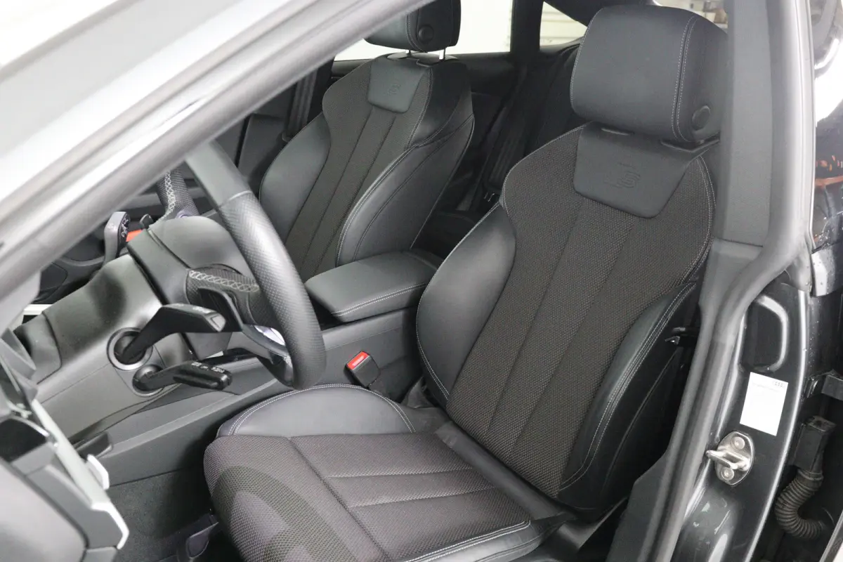 40 TFSI S edition | S-Line | Adaptive Cruise | Trekhaak Wegkl. | Stoelverwarming | Keyless | Camera | Elektr Achterklep | S-Line