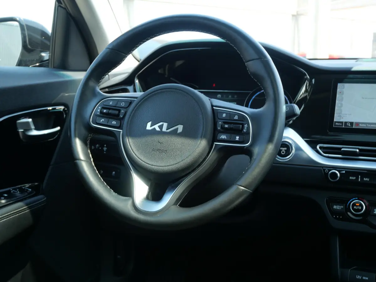 DynamicPlusLine 64 kWh | SOH 96,8% | 3Fase | Cruise | Schuif-kanteldak | Navi | keyless | Carplay |