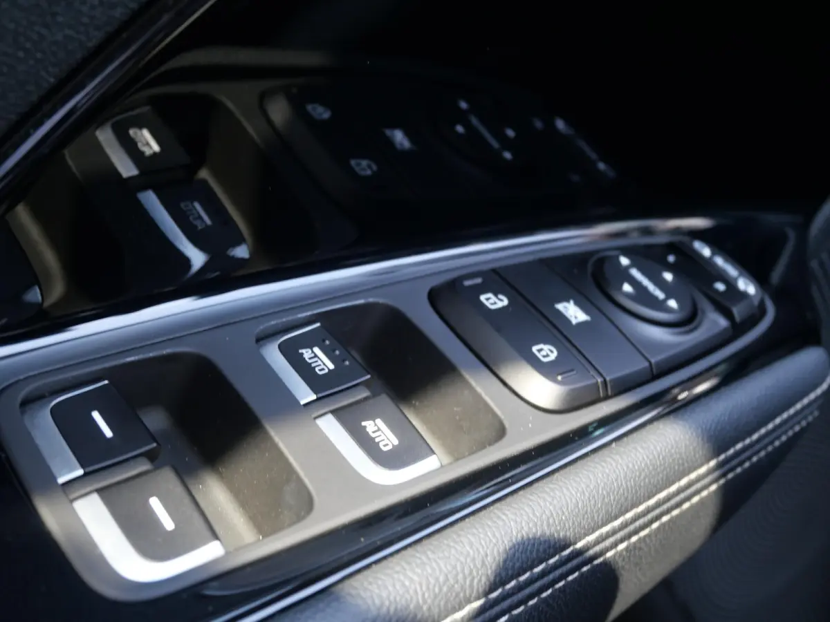 DynamicPlusLine 64 kWh | SOH 96,8% | 3Fase | Cruise | Schuif-kanteldak | Navi | keyless | Carplay |